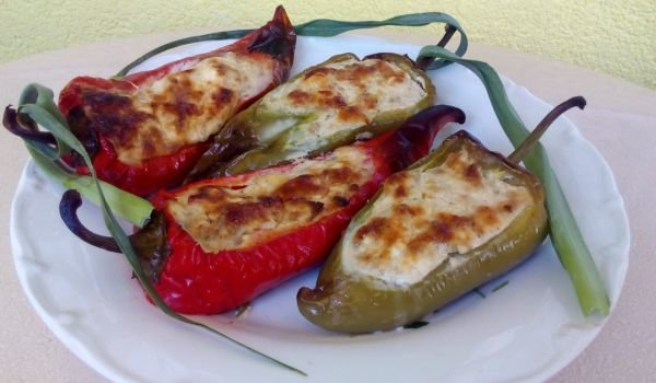 Пълнени чушки с кайма и сирене