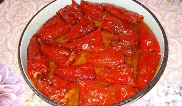Пълнени чушки с кайма, царевица и червен боб