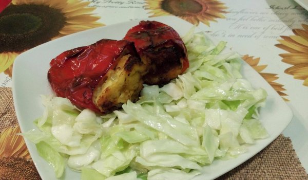 Пълнени чушки с картофи, сирене и кашкавал
