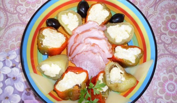 Пълнени чушки с крема сирене