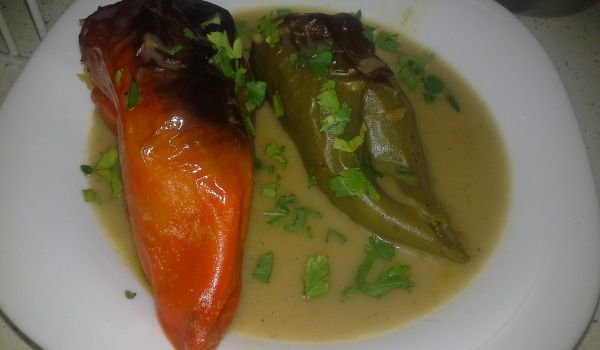 Пълнени чушки с мляно месо, гъби и зеленчуци.