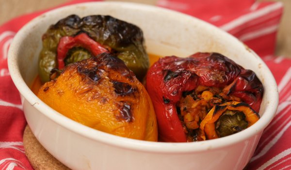 Пълнени чушки с нахут и спанак