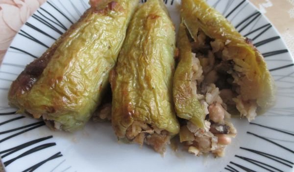 Пълнени чушки с ориз, боб и гъби
