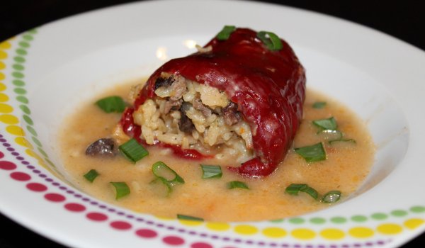 Пълнени чушки с ориз и заешки дреболийки