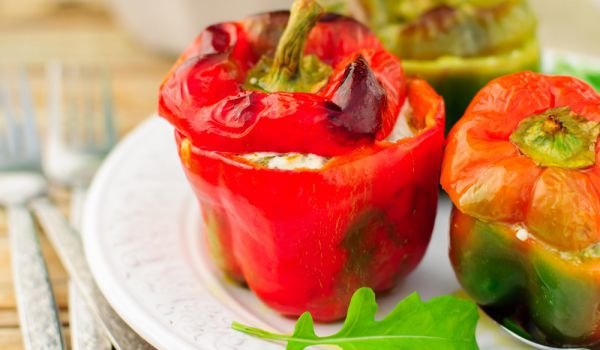 Пълнени чушки с рикота и кедрови ядки