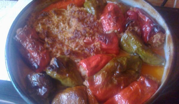 Пълнени чушки с тиквички и кайма