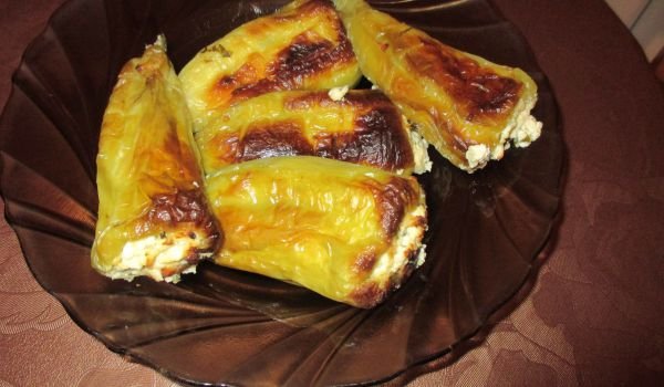 Пълнени чушки със сирене и яйца