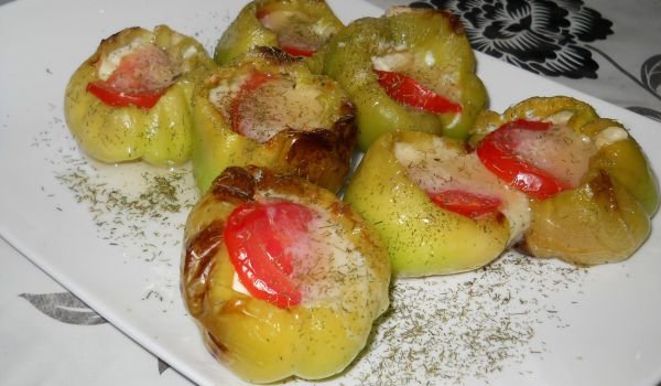 Пълнени чушки със сирене и кашкавал