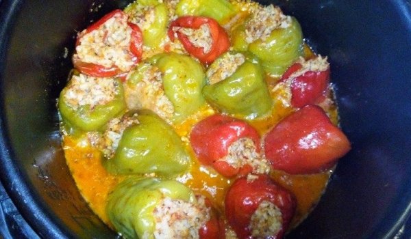 Пълнени чушки в мултикукър за 7 минути