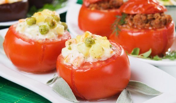 Пълнени домати с грах и картофи