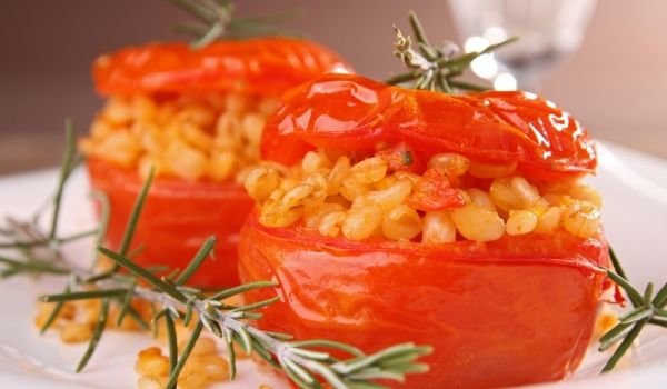 Пълнени домати с пшеница