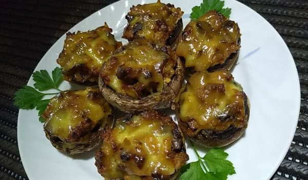 Пълнени гъби с кайма и майонеза