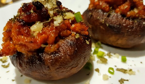 Пълнени гъби с кайма и сирене