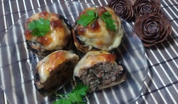 Пълнени гъби с кайма и спанак