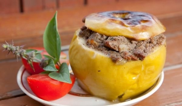 Пълнени ябълки със свинска кайма