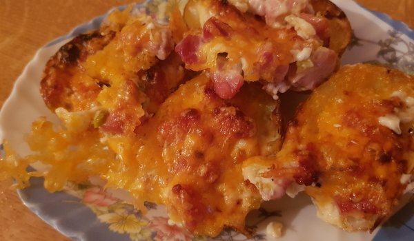 Пълнени картофи с бекон и майонеза