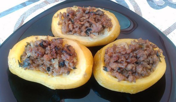 Пълнени картофи с кайма и млечен сос
