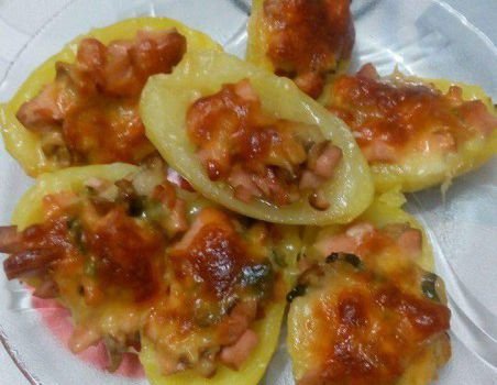 Пълнени картофи с колбас и маслини