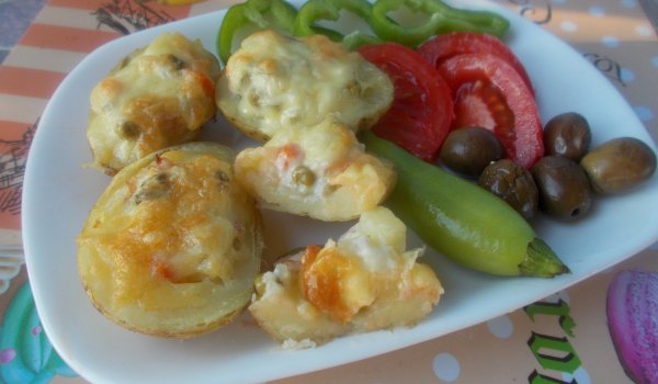 Пълнени картофи с руска салата