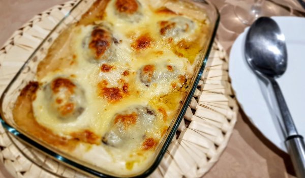 Пълнени картофи със сос Бешамел