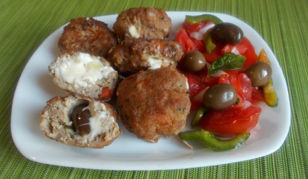 Пълнени кюфтенца с топено сирене