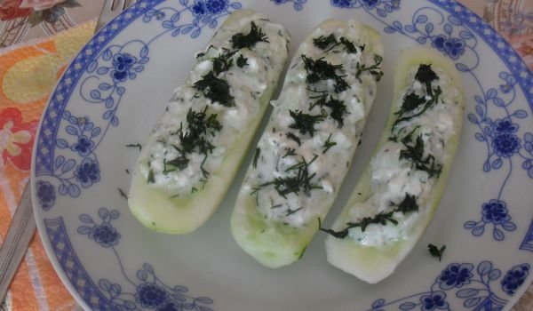 Пълнени корнишони