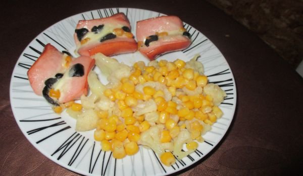 Пълнени кренвирши с кашкавал и маслини