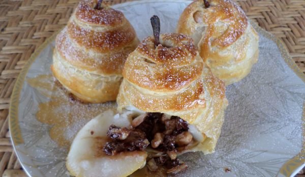 Пълнени круши с шоколад и орехи