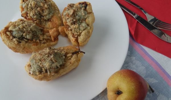 Пълнени круши със сирена и орехи