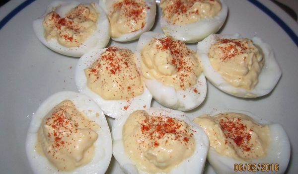 Пълнени лодки от яйца