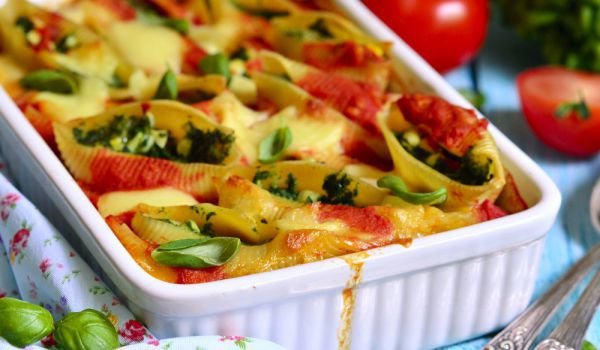 Пълнени макаронени черупки с рикота и спанак