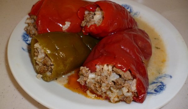 Пълнени мариновани чушки с кайма и ориз