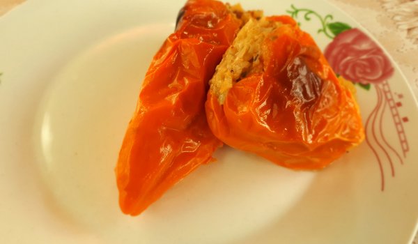 Пълнени оранжеви чушки