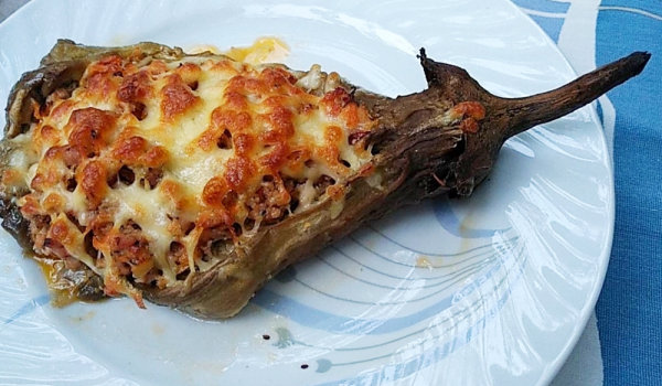 Пълнени патладжани с кайма и моркови