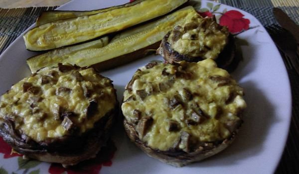 Пълнени печурки и тиквички на фурна