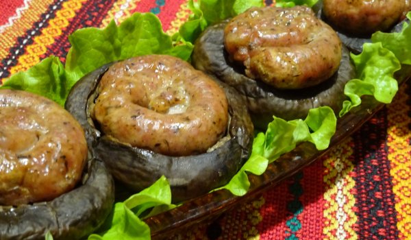 Пълнени печурки с бабеково карначе