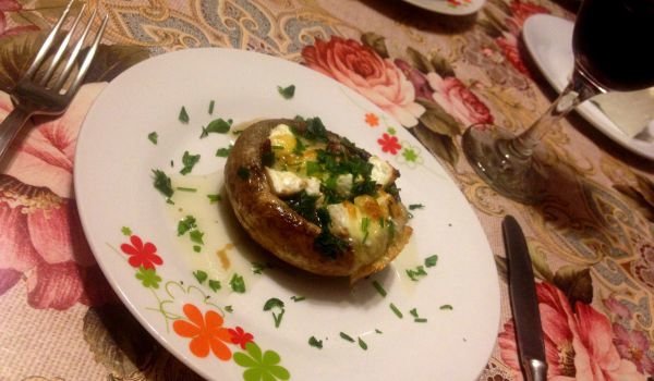 Пълнени печурки с биволско сирене