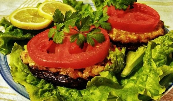 Пълнени печурки с кайма и ориз