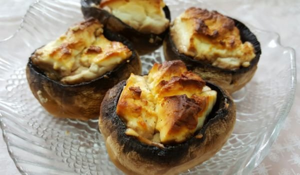 Пълнени печурки с козе сирене