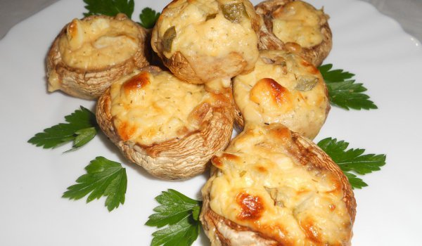 Пълнени печурки със сирена и сметана