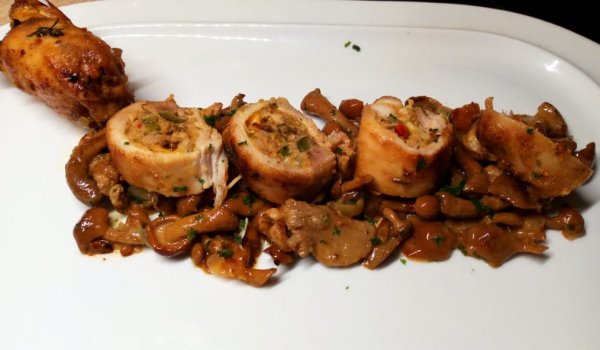 Пълнени пилешки бутчета с кайма