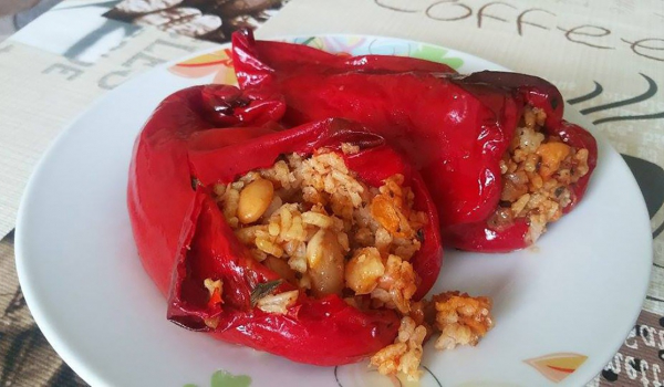 Пълнени пиперки с боб