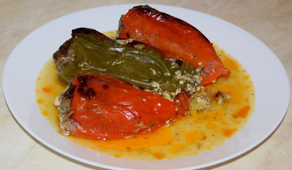 Пълнени пиперки с царевица и гъби