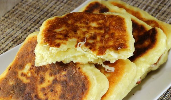 Пълнени питки с кашкавал, печени на тиган