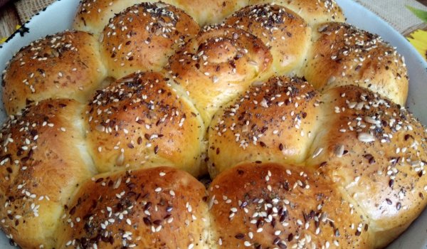 Пълнени питки със сирене, маслини и сушени домати