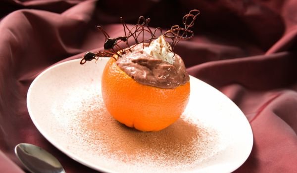 Пълнени портокали с мармалад, крем и яйчен белтък