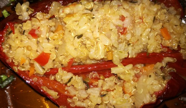 Пълнени постни чушки с ориз и киноа
