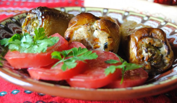 Пълнени постни пиперки с булгур и ориз