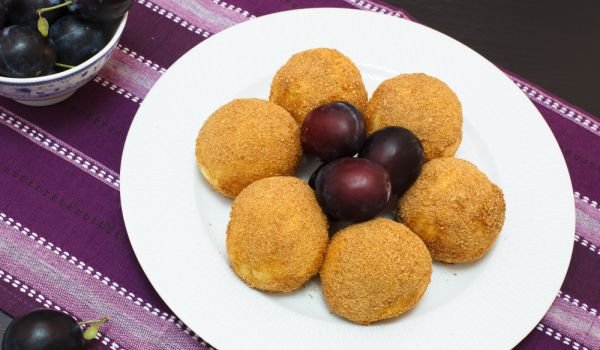 Пълнени сини сливи