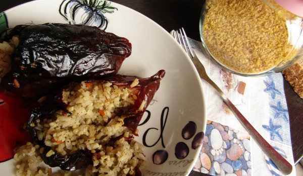 Пълнени Сушени Чушки с Ориз и Булгур